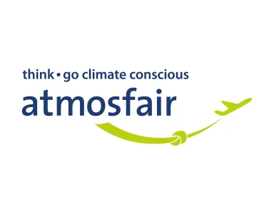 Logo von atmosfair mit Slogan „think • go climate conscious“ und Flugzeugsymbol.